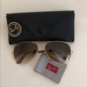 Gold gradient Aviator Ray•Ban Sunglasses 🕶
